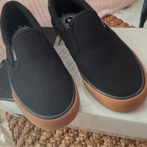 Lugz NWOT Clipper Boys 3.5 Black Canvas Slip On Shoes - Picture 3 of 6